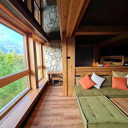 Mary Lou, Ovruc Hotel