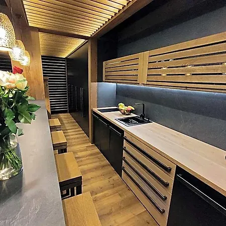 Mary Lou, Ovruc Hotel 4*